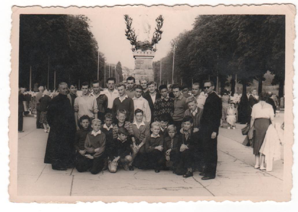 1959 - De retour d'Espagne, arrêt á Lourdes