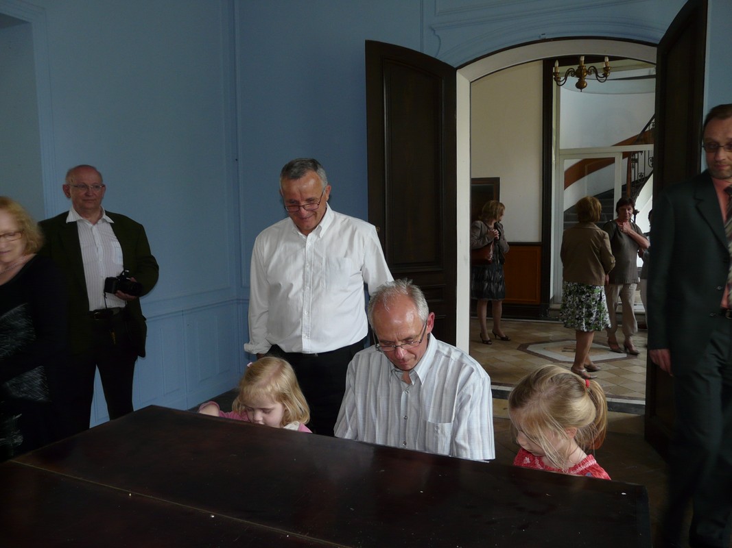 Georges Burzicki joue du Chopin pour ses petites filles