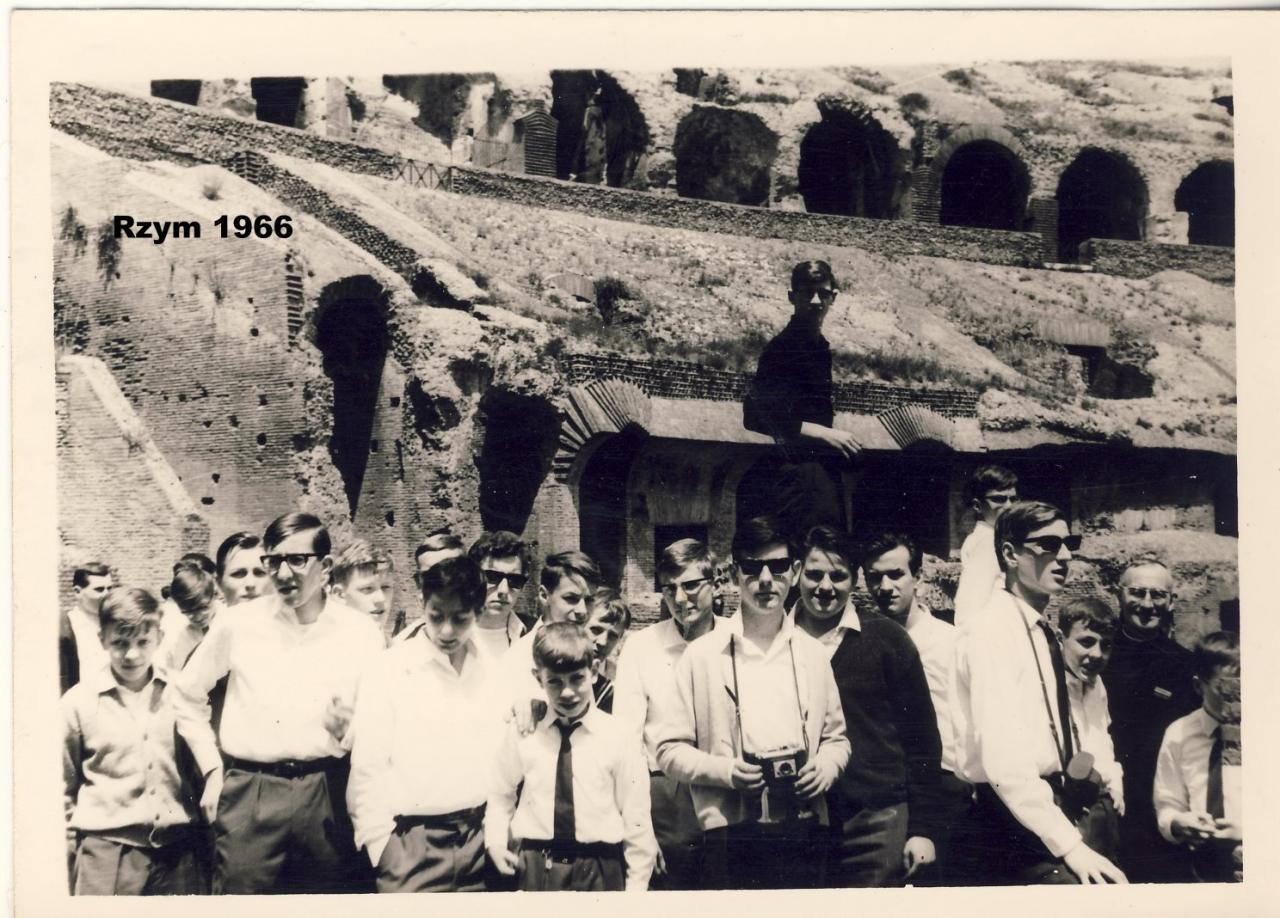 Rome-Mai 1966, dans le Colisée   (p)