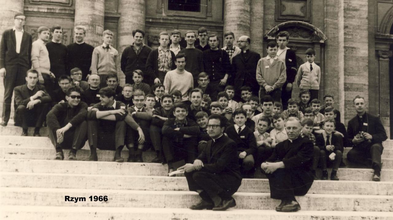 Rome-Mai 1966, devant la Basilique St Jean de Latr