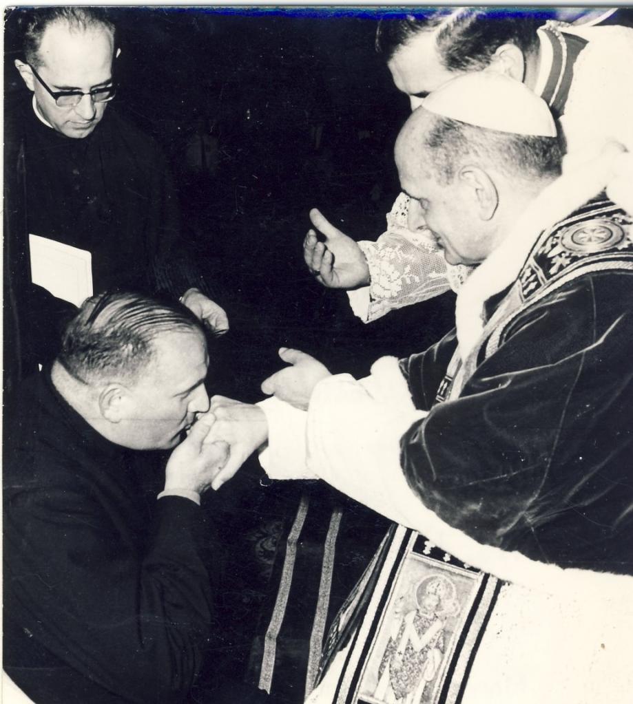 S.S. Paul VI & R.P. Olejnik.  1966 (Ph. Claude Lukasiewicz)