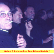 Qui est à la droite du Rev Père Olejnik Cliquer pour agrandir la photo.