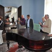 Le piano dans le salon du Château