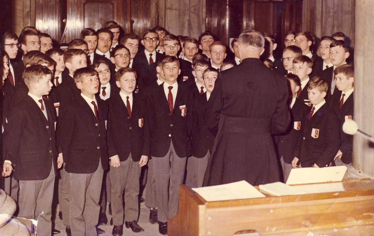 La chorale chante lors de la Messe Papale Basilique St Pierre